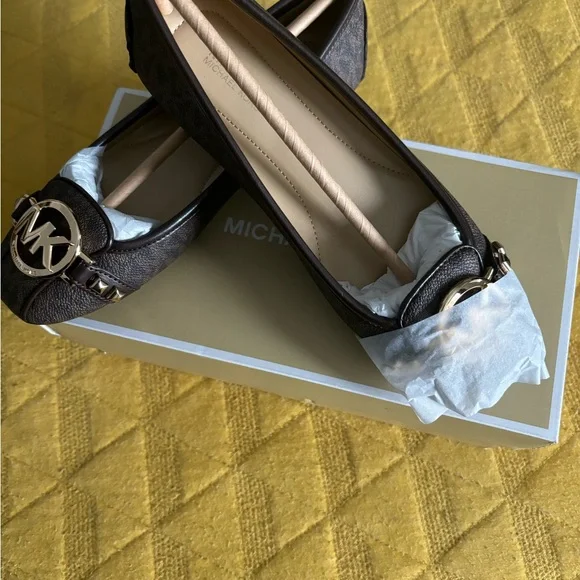 Michael Kors brown loafer - Picture 1 of 2